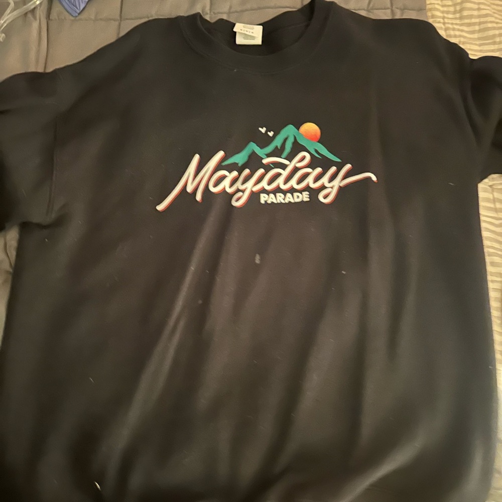 Mayday Parade crewneck from old tour. Size medium.